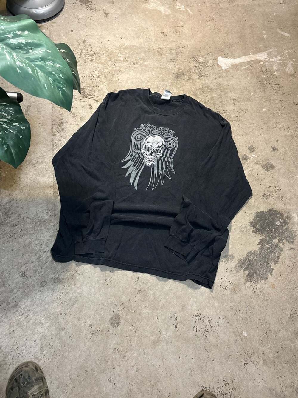 Vintage Y2K Winged Skull Graphic Print Long Sleeve T-Shirt